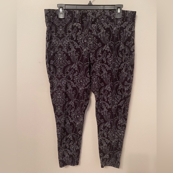 torrid Pants - Torrid Skull Print Cotton Cropped Leggings